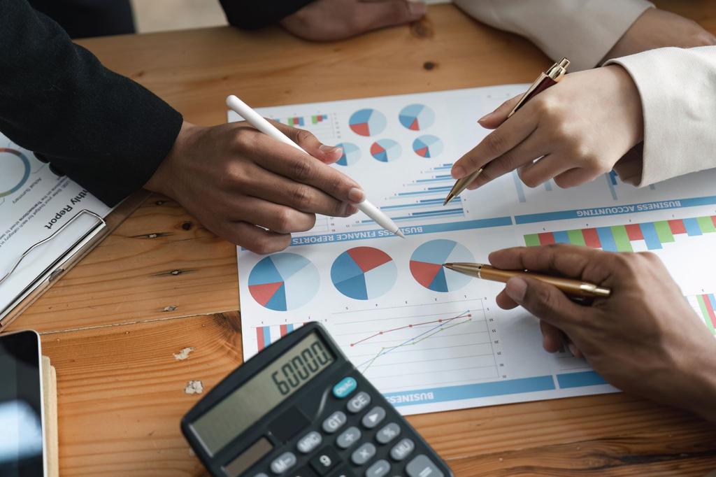 Réunion de travail sur les objectifs et primes de performance des salariés